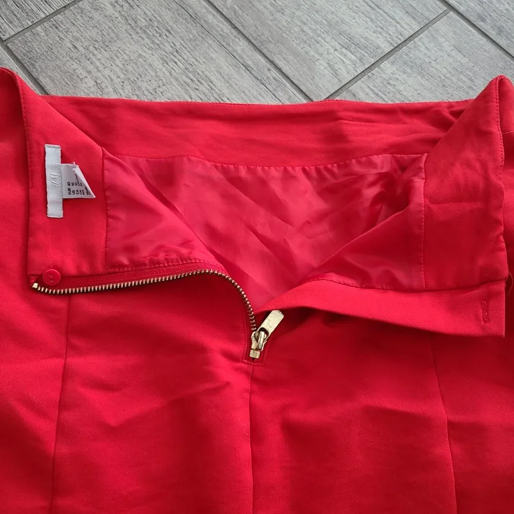 H&M women's red pencil skirt with gold zippers size 10